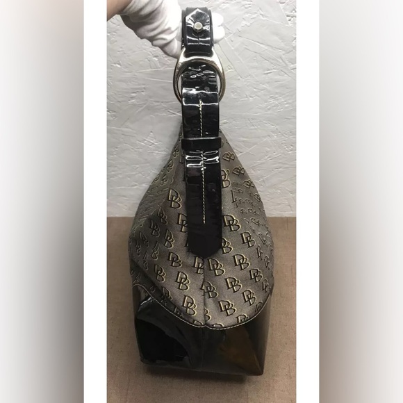 Dooney & Bourke Hobo Purse Bag Beige & Black Canvas Shoulder Bag - Picture 3 of 16